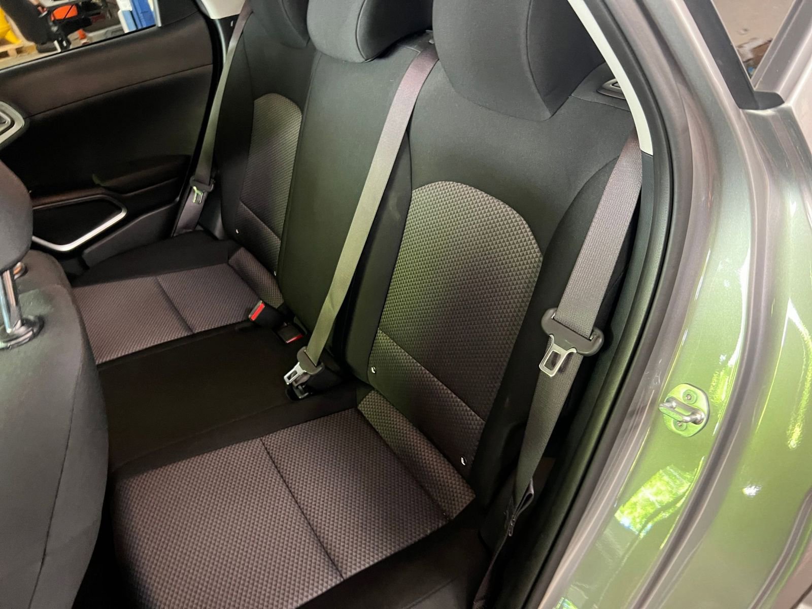 Used 2025 Kia Soul LX w/ LX Technology Package FWD image 32