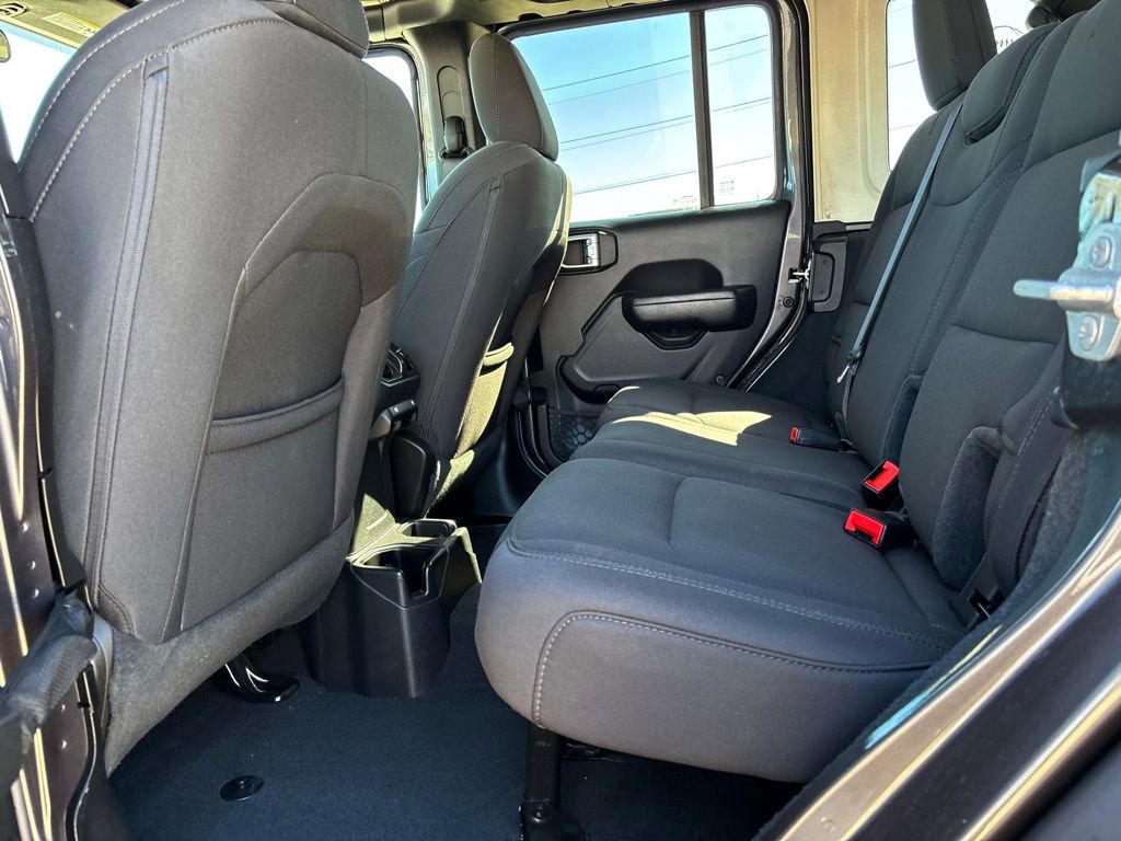 Used 2022 Jeep Wrangler Unlimited Sport image 19