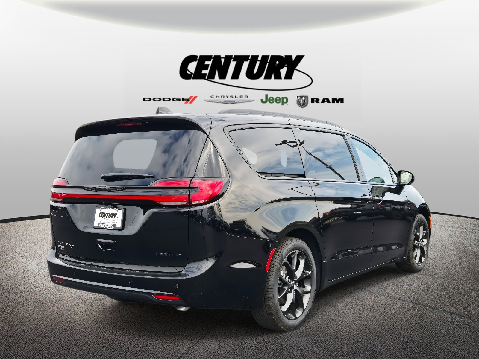 New 2026 Chrysler Pacifica Limited FWD image 3