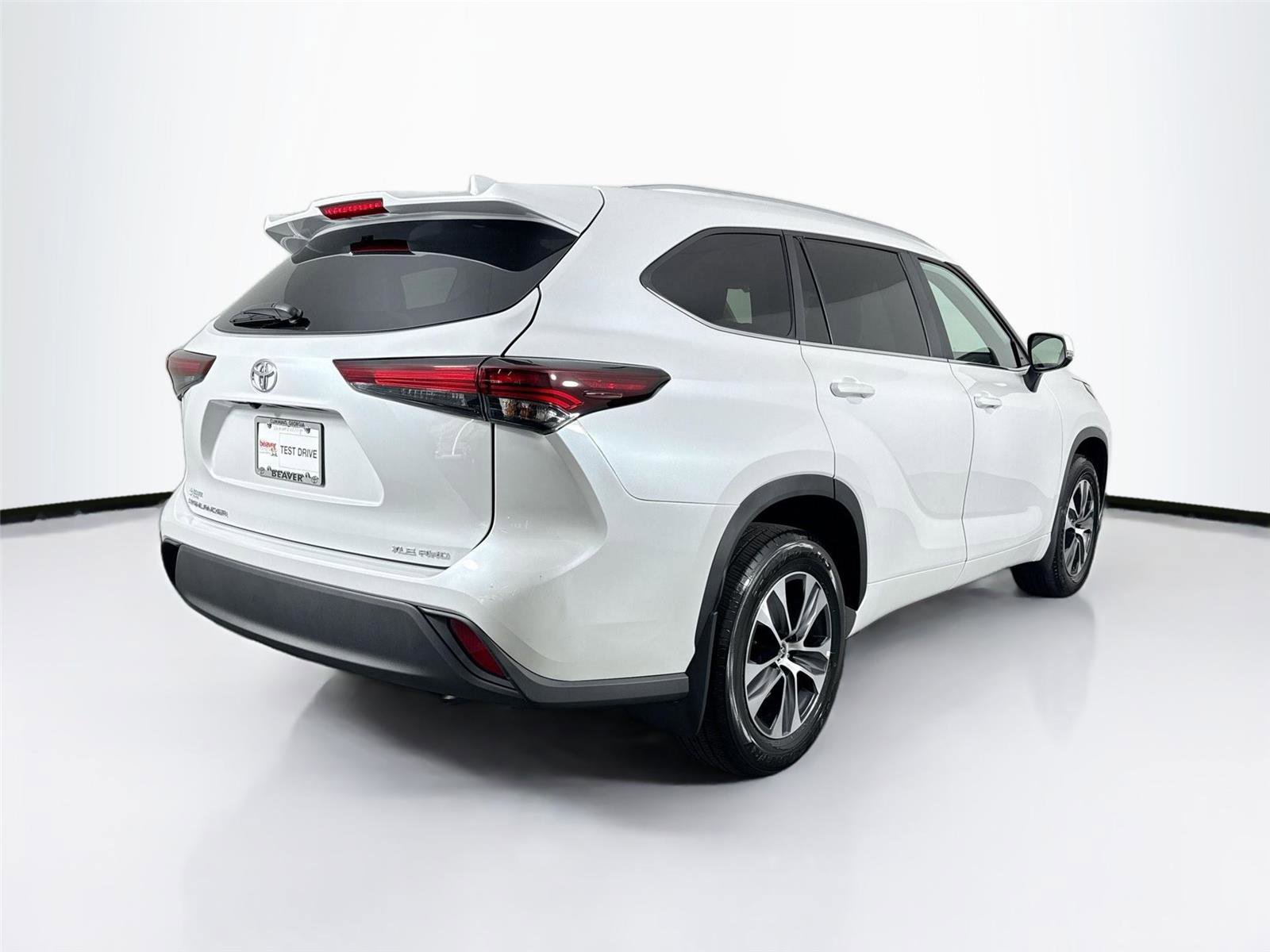 Certified 2025 Toyota Highlander XLE AWD/4WD image 2