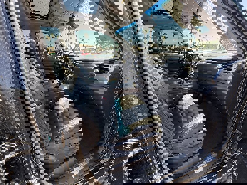 Used 2019 Chevrolet Suburban LT w/ Luxury Package image 19