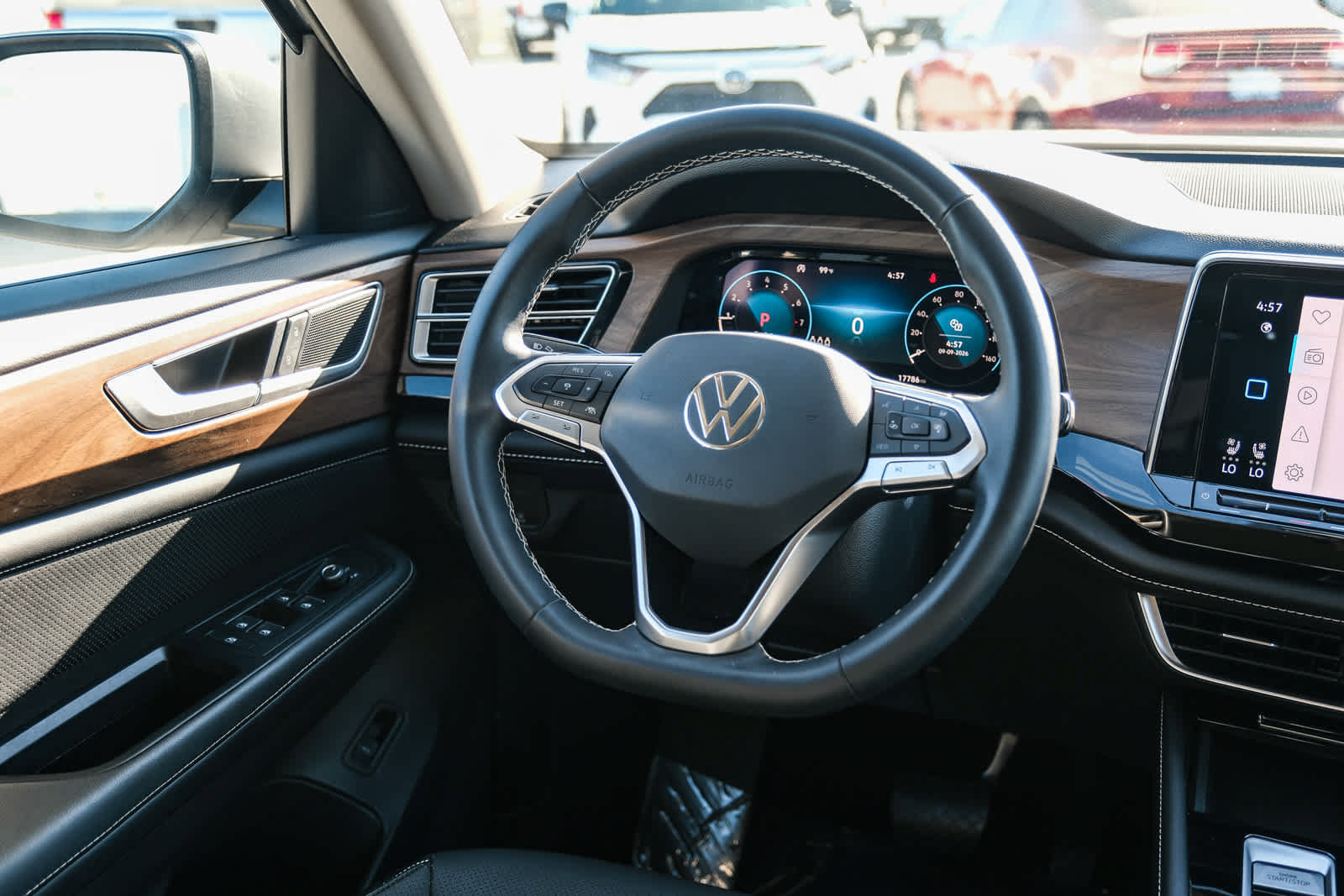 Used 2024 Volkswagen Atlas SE FWD image 17