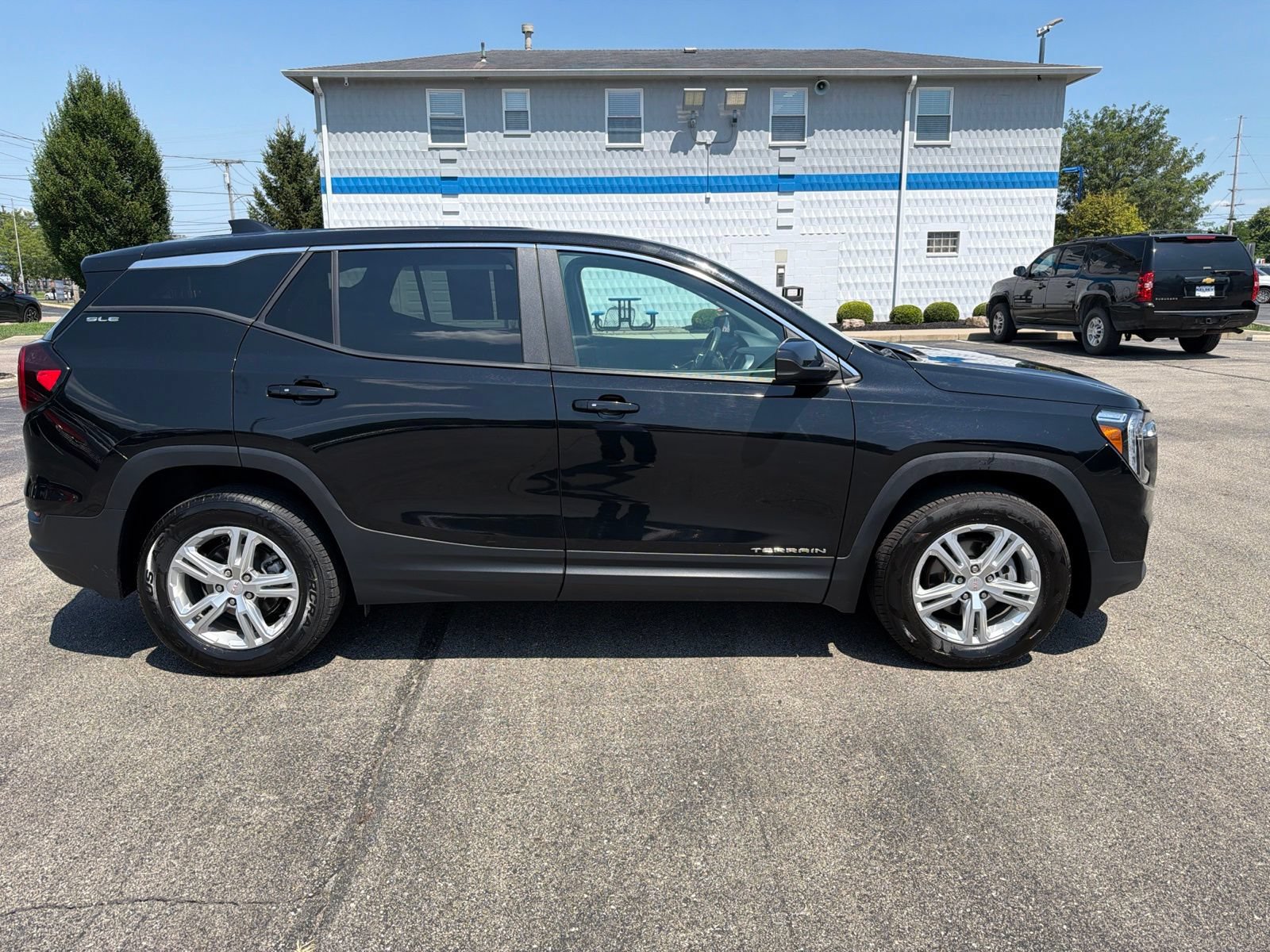 Used 2024 GMC Terrain SLE AWD/4WD image 6