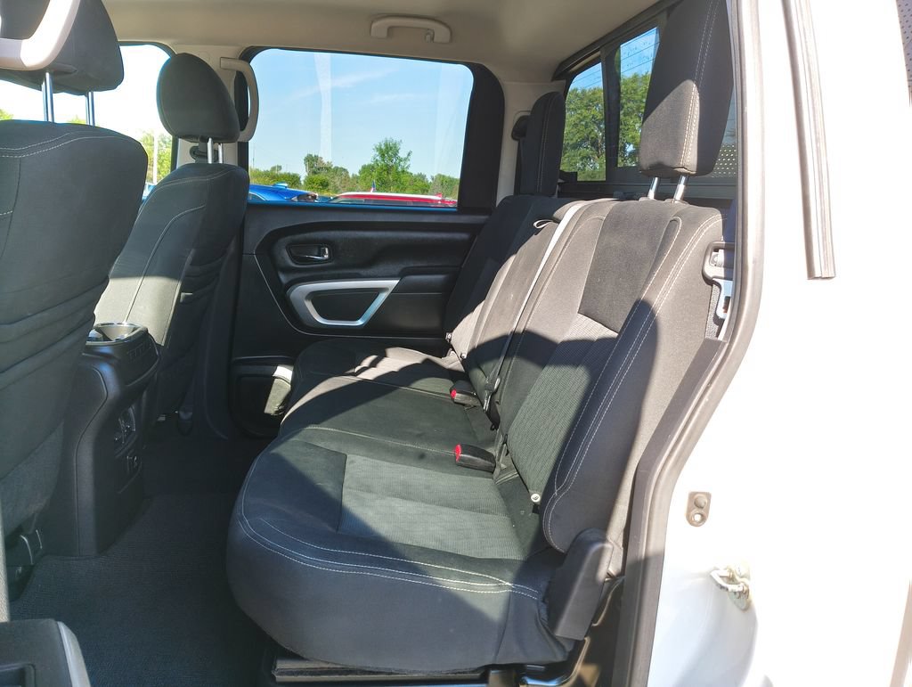 Used 2017 Nissan Titan SV AWD/4WD image 9