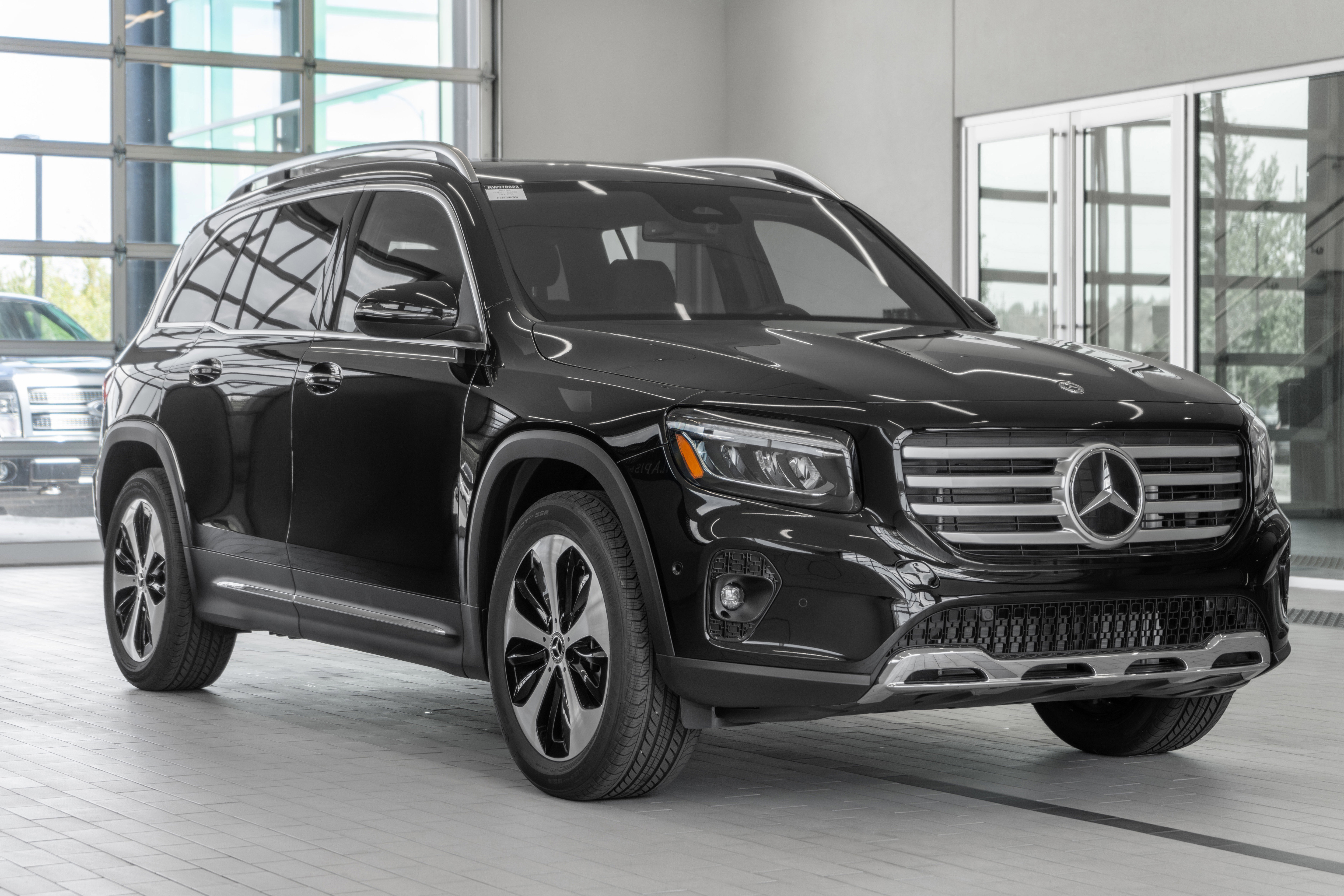 Used 2024 Mercedes-Benz GLB 250 w/ Exclusive Package image 21