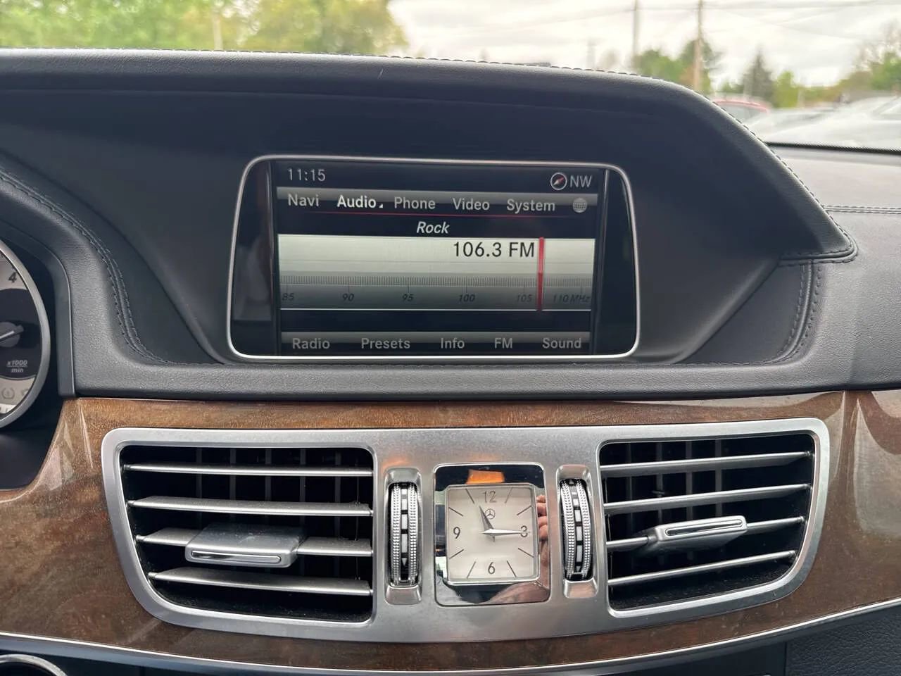 Used 2015 Mercedes-Benz E 400 4MATIC Sedan image 20