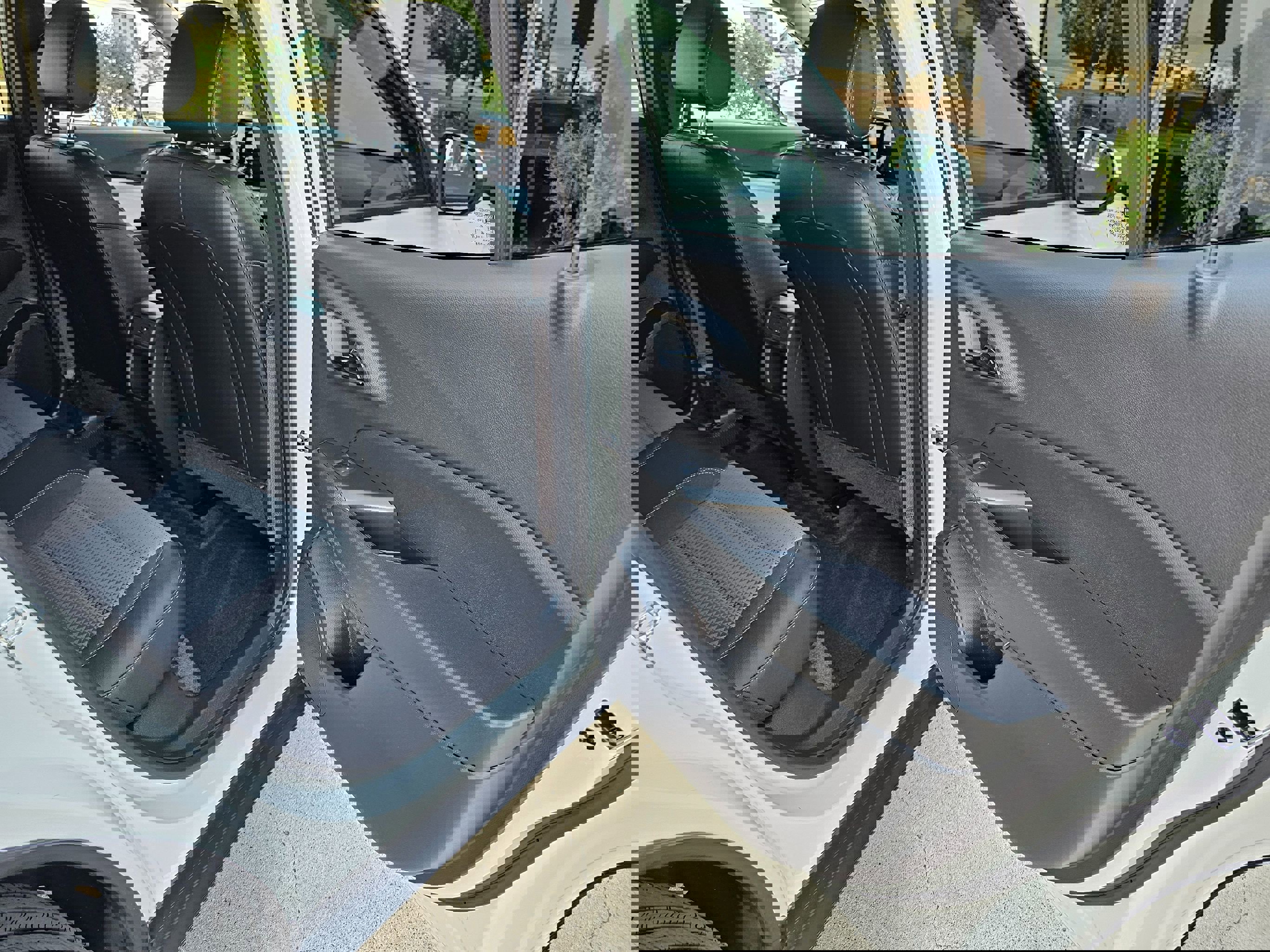 Used 2025 Chevrolet Trax LT w/ LT Convenience Package image 29