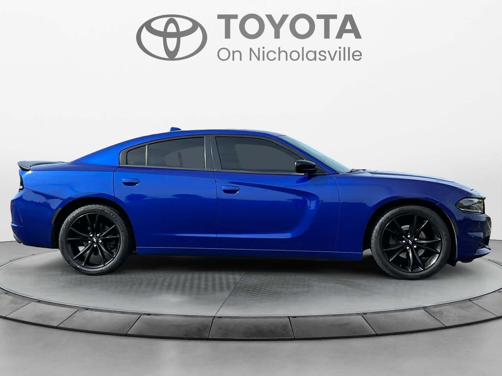 Used 2018 Dodge Charger SXT Plus w/ Blacktop Package RWD image 7