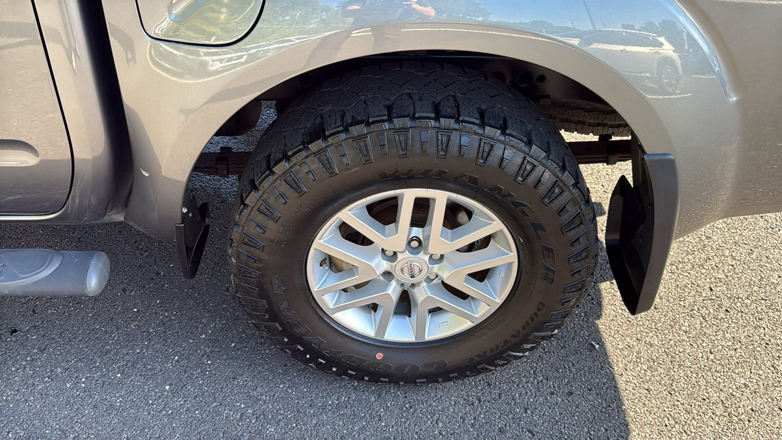 Used 2016 Nissan Frontier SV w/ SV Value Truck Package AWD/4WD image 19