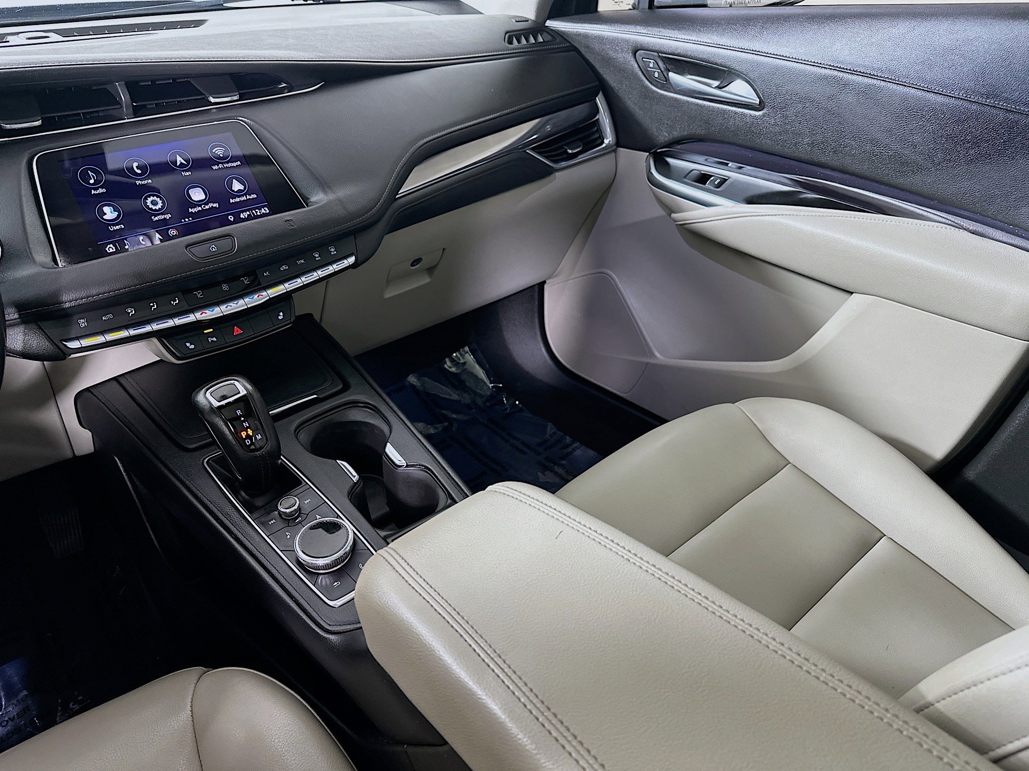 Used 2019 Cadillac XT4 Luxury w/ Cold Weather Package AWD/4WD image 23