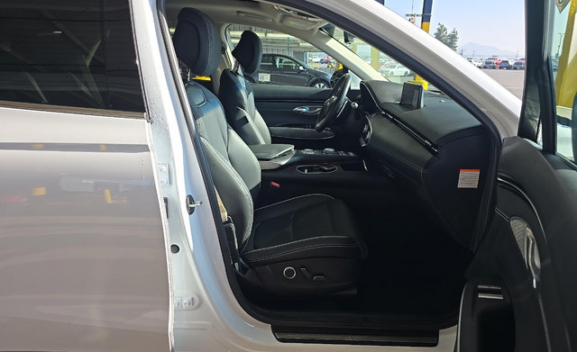 Used 2025 Genesis Electrified GV70 AWD/4WD image 8