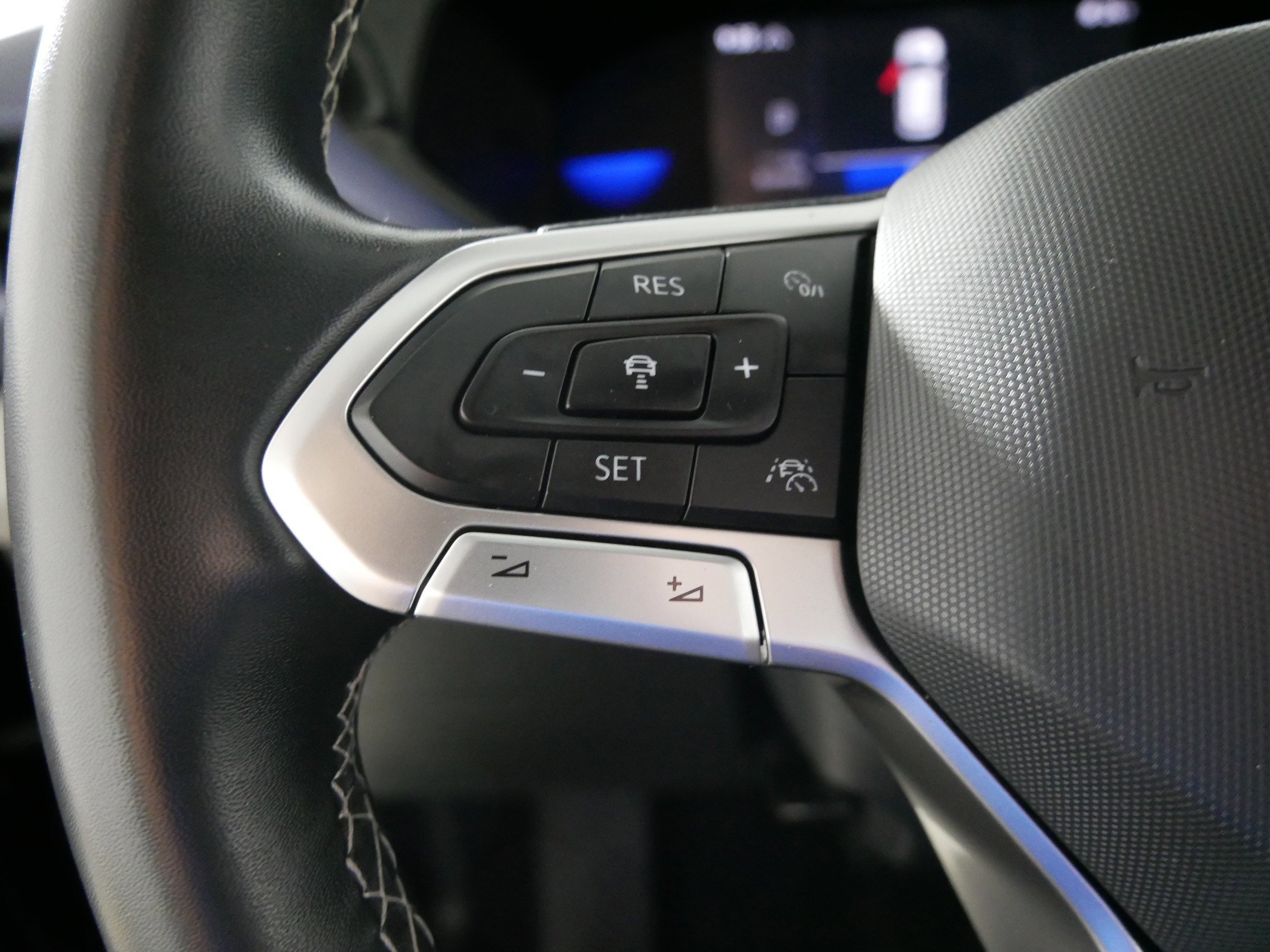 Certified 2022 Volkswagen Taos SE w/ Panoramic Sunroof Package image 27