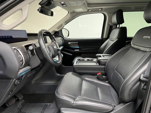 Used 2025 Ford Expedition Platinum image 18