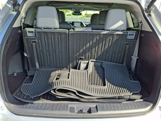 Used 2021 Toyota Highlander XLE AWD/4WD image 31