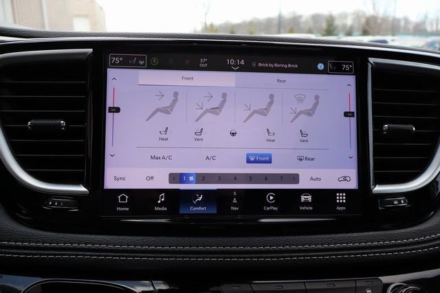 Used 2024 Chrysler Pacifica Limited w/ S Appearance Package image 20