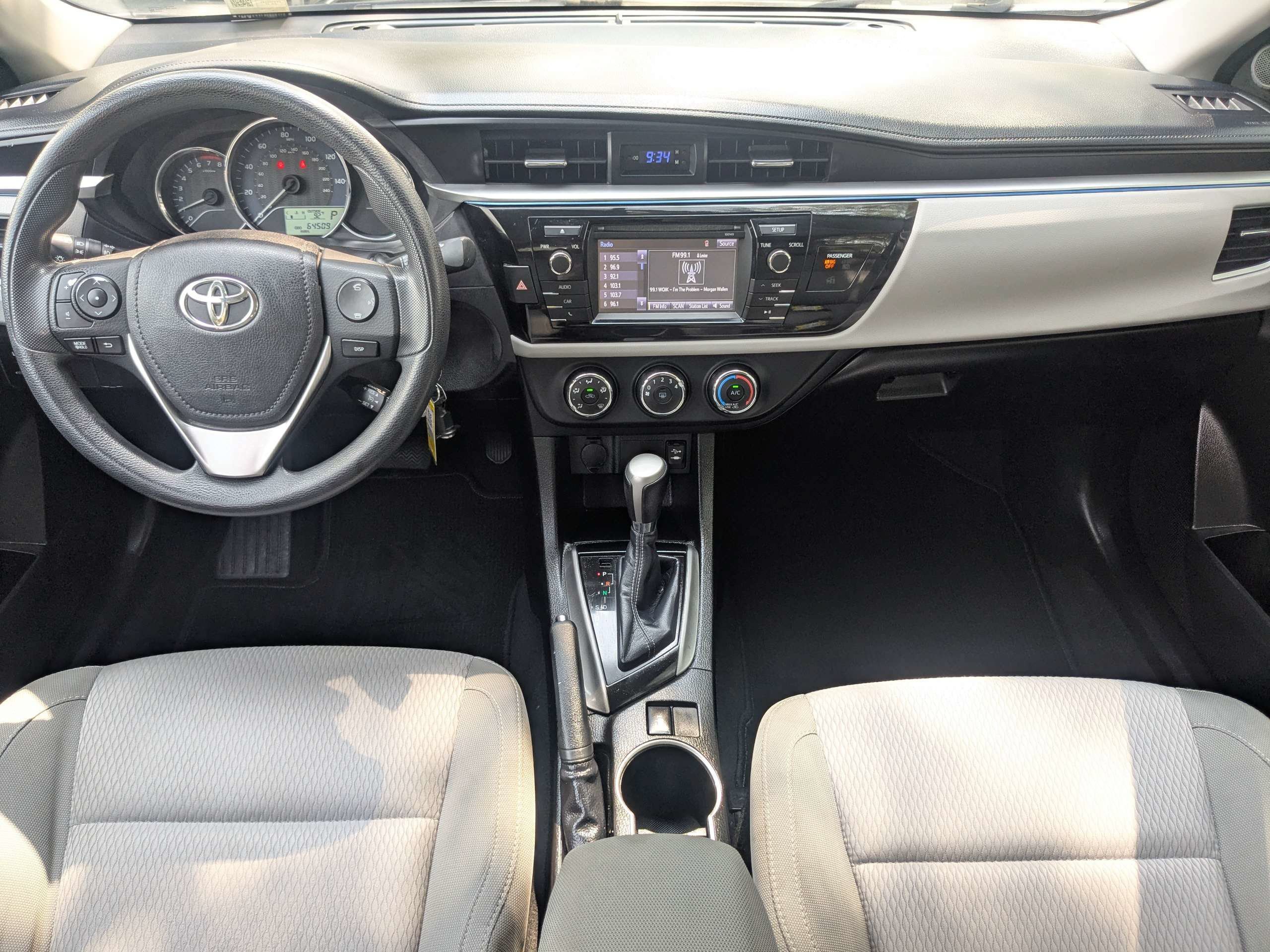 Used 2015 Toyota Corolla LE FWD image 14