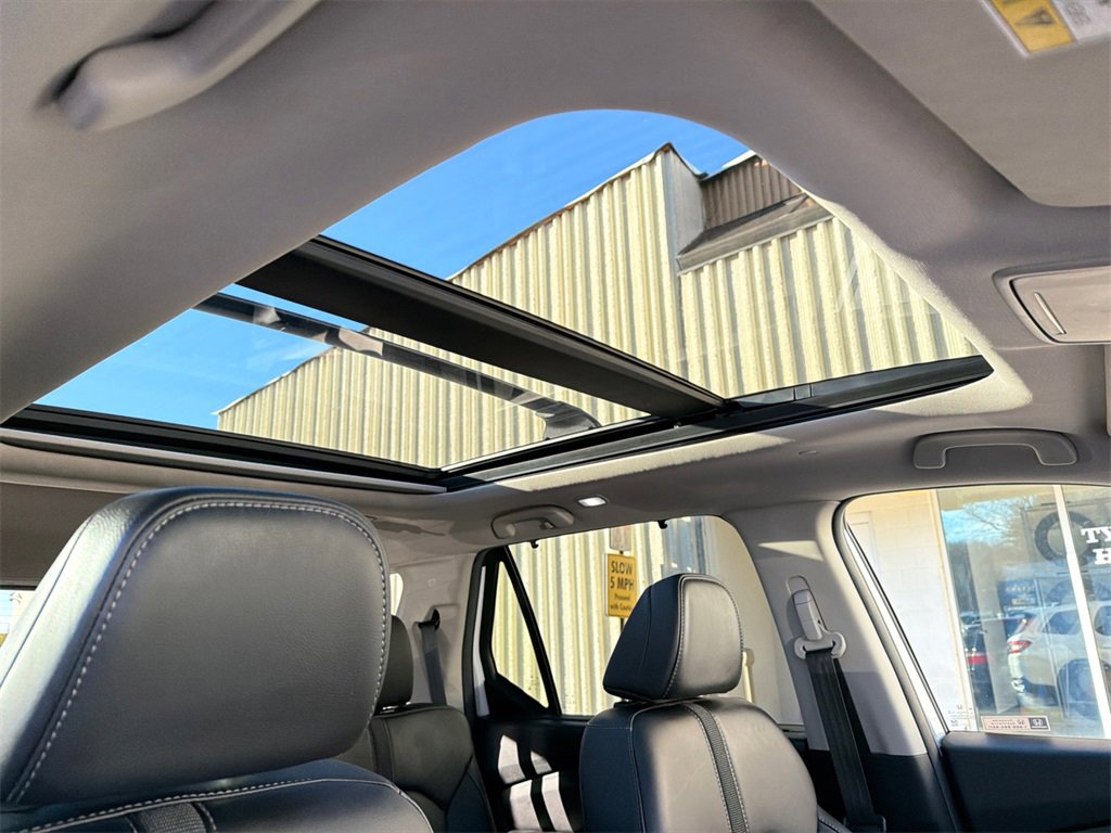 Used 2024 Honda Pilot Touring image 14