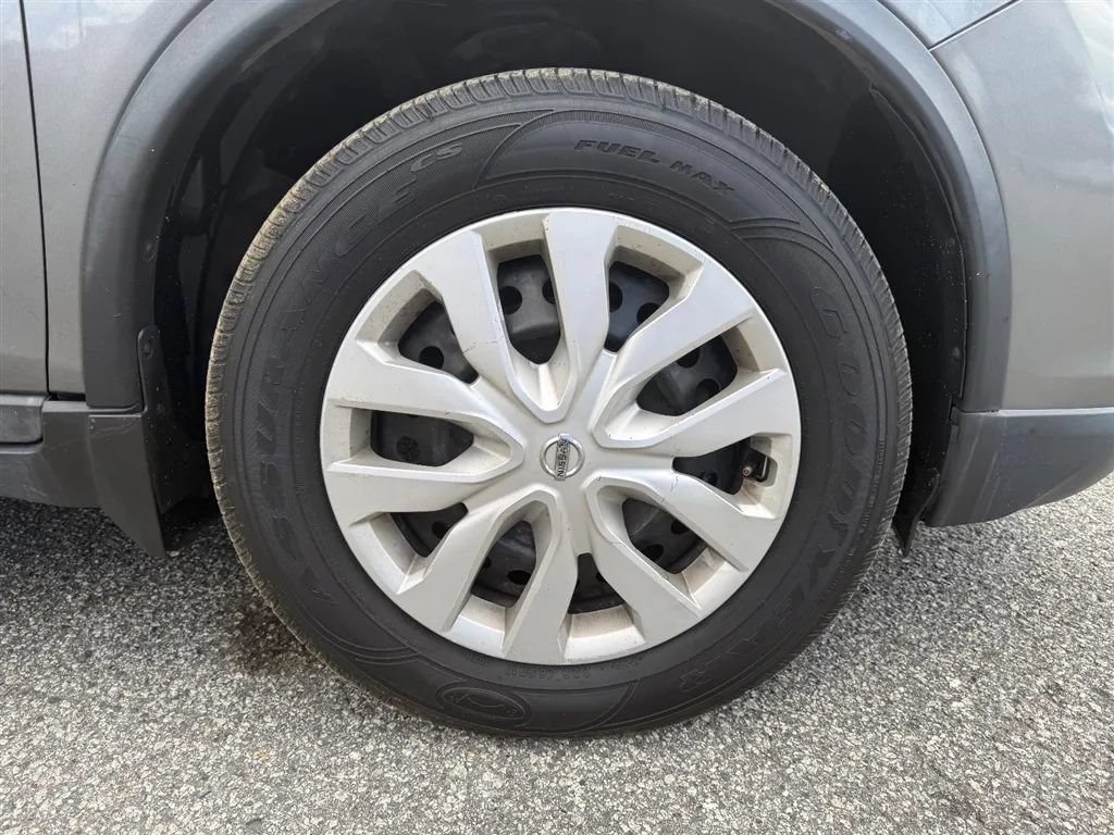 Used 2018 Nissan Rogue S AWD/4WD image 35