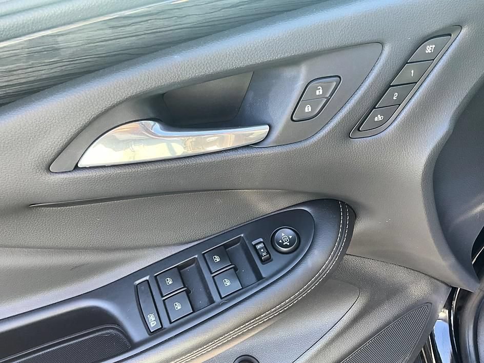 Used 2017 Buick Envision Essence AWD/4WD image 13