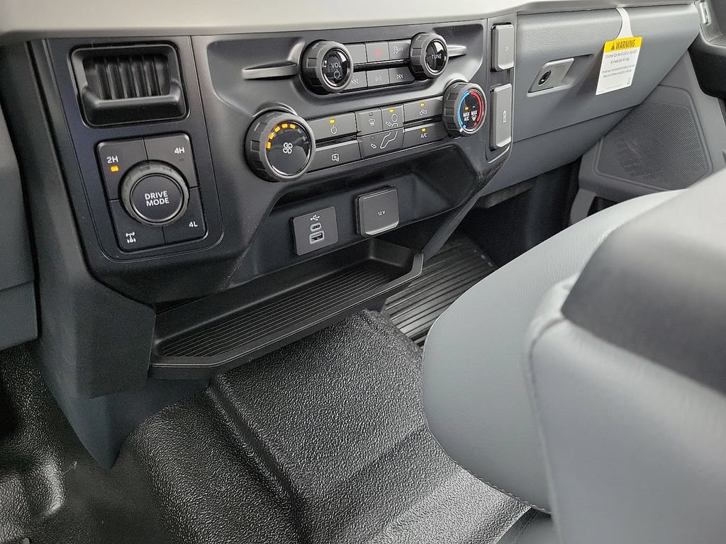 New 2026 Ford F250 XL w/ XL Off-Road Package AWD/4WD image 25