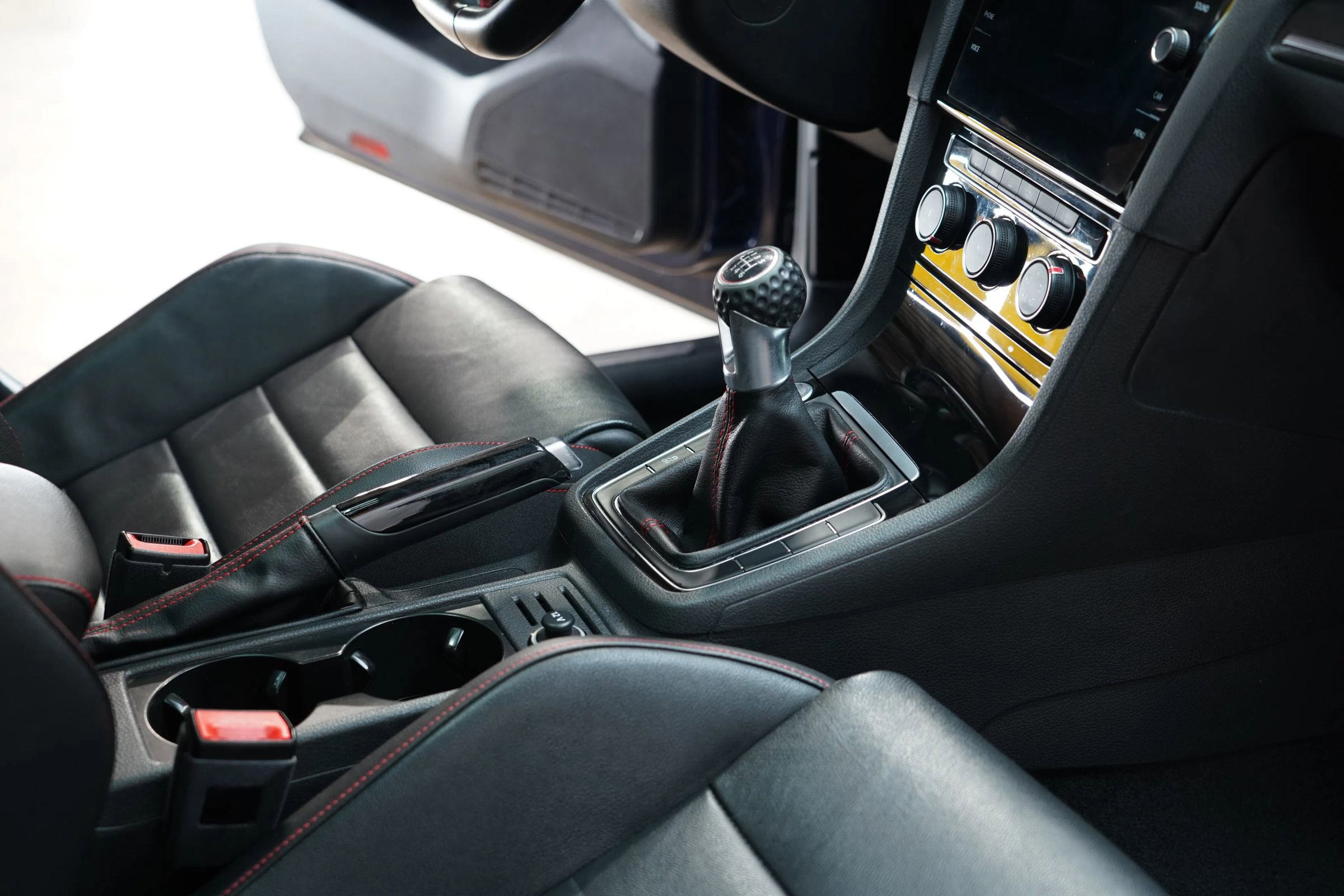 Used 2018 Volkswagen GTI SE w/ SE Leather Package image 50