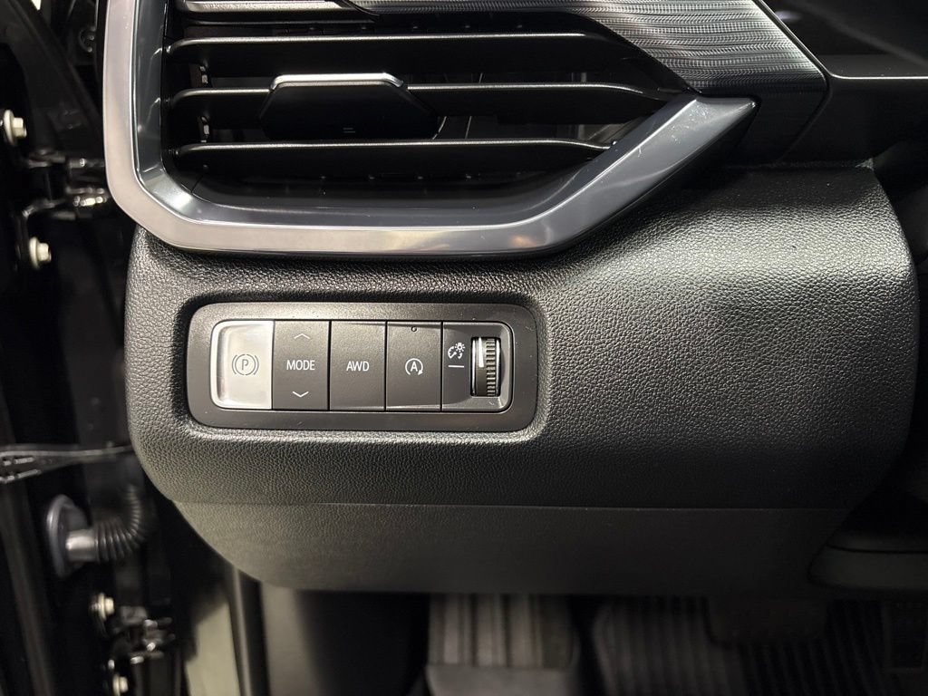 Certified 2025 GMC Acadia AT4 w/ LPO, Floor Liner Package AWD/4WD image 25