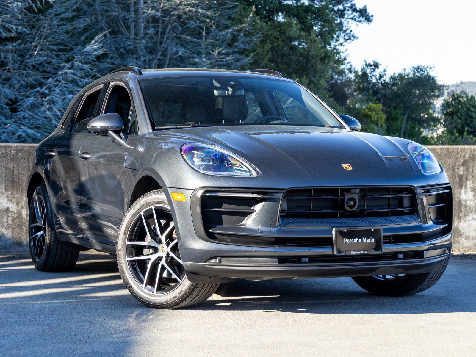 Certified 2025 Porsche Macan image 6