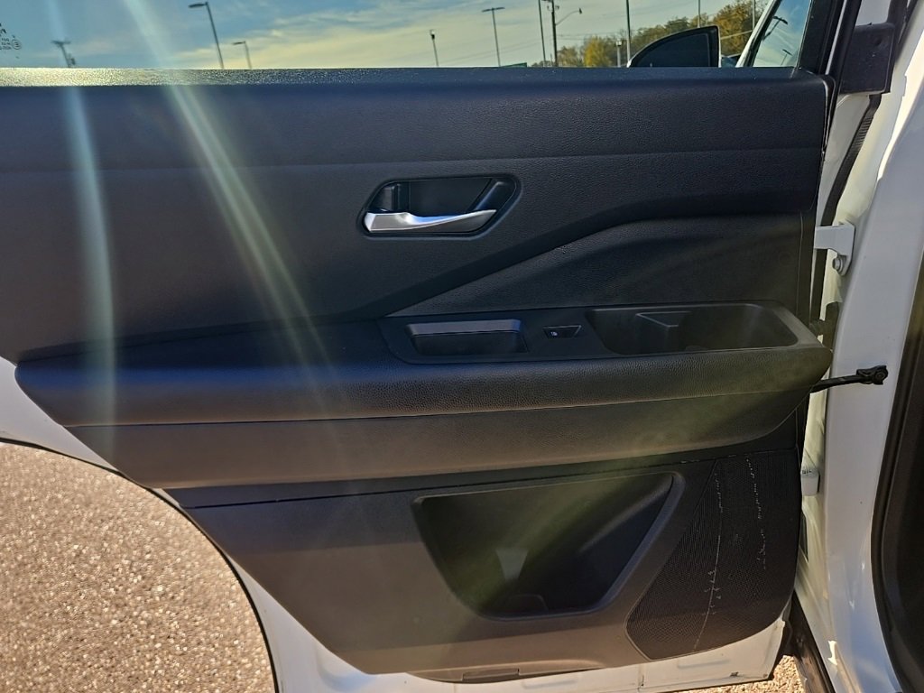 Used 2022 Nissan Pathfinder SV w/ SV Black Package image 31