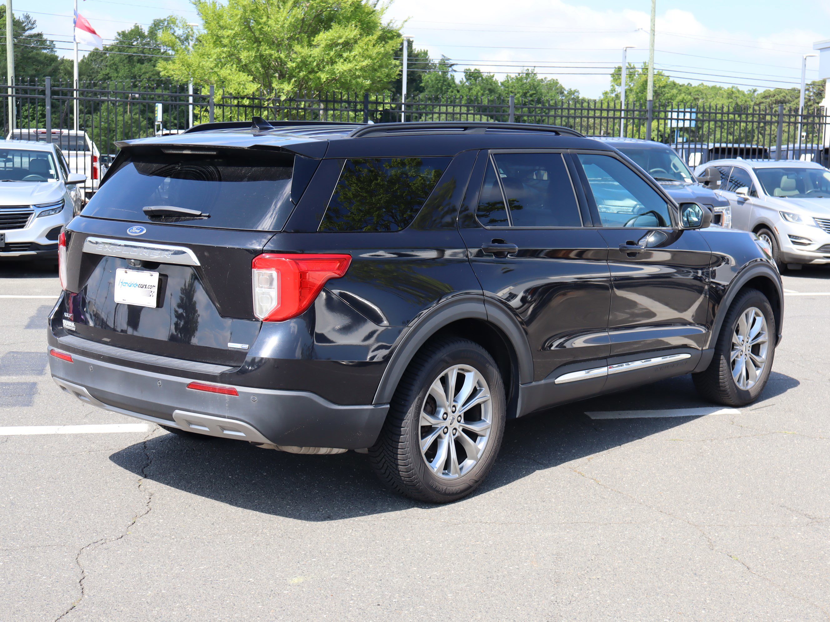 Used 2020 Ford Explorer XLT w/ Equipment Group 202A AWD/4WD image 21