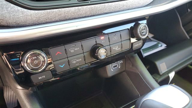 Certified 2024 Jeep Compass Latitude image 15