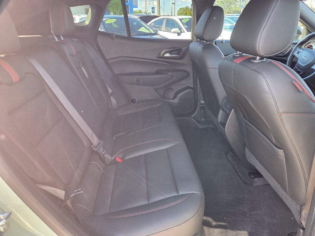 Used 2024 Chevrolet Trax RS w/ Sunroof Package FWD image 15