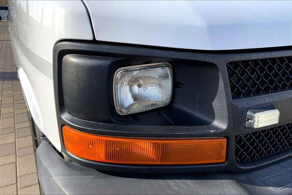 Used 2015 Chevrolet Express 2500 image 25