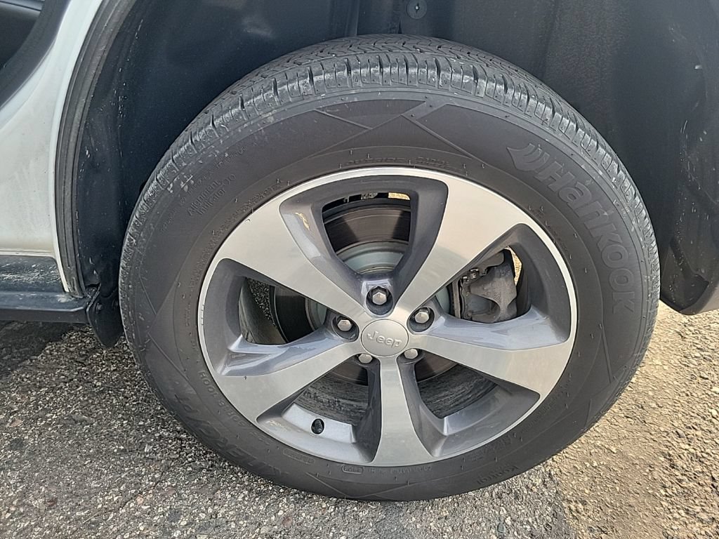 Used 2019 Jeep Cherokee Limited AWD/4WD image 17