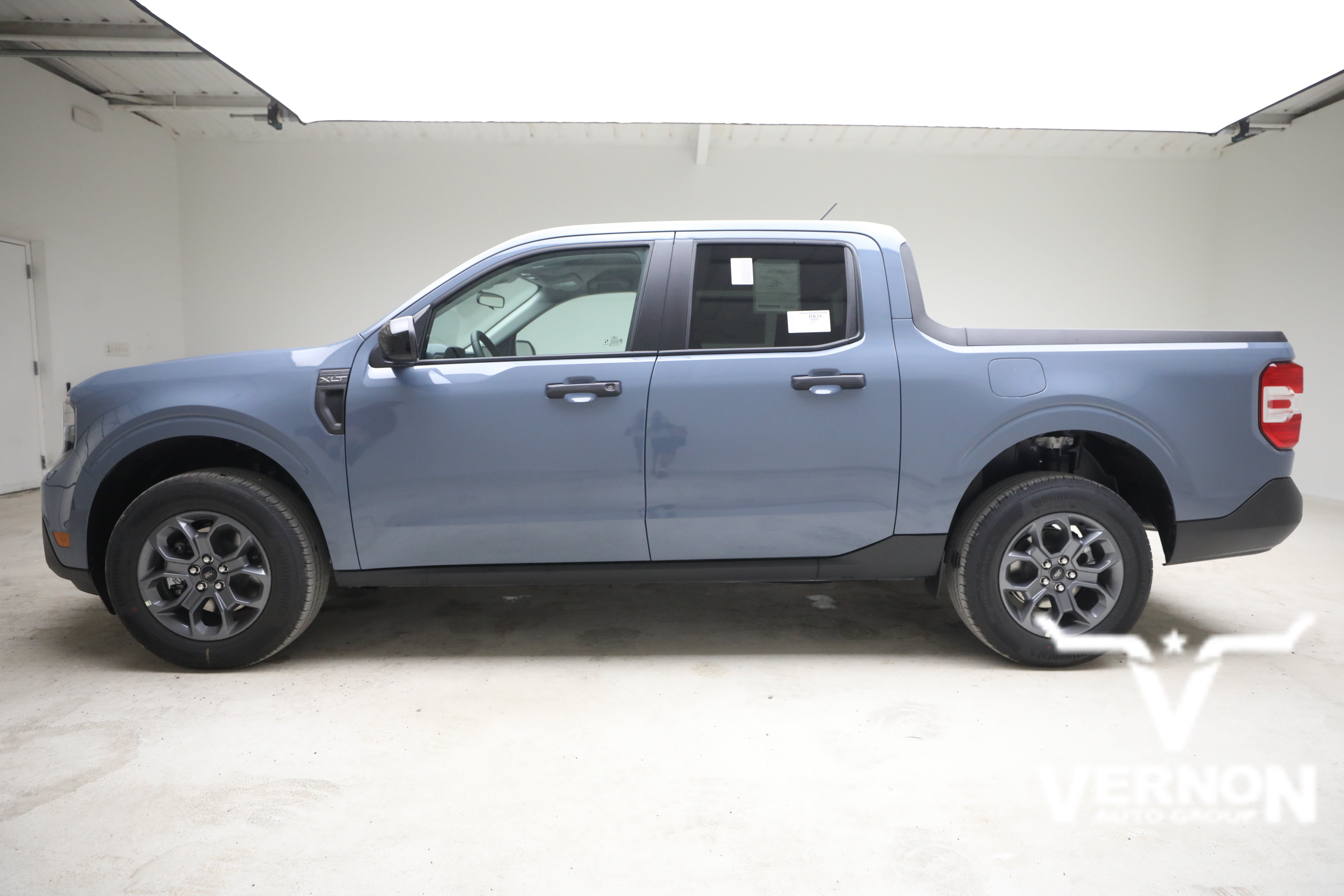 New 2026 Ford Maverick XLT w/ XLT Luxury Package FWD image 2