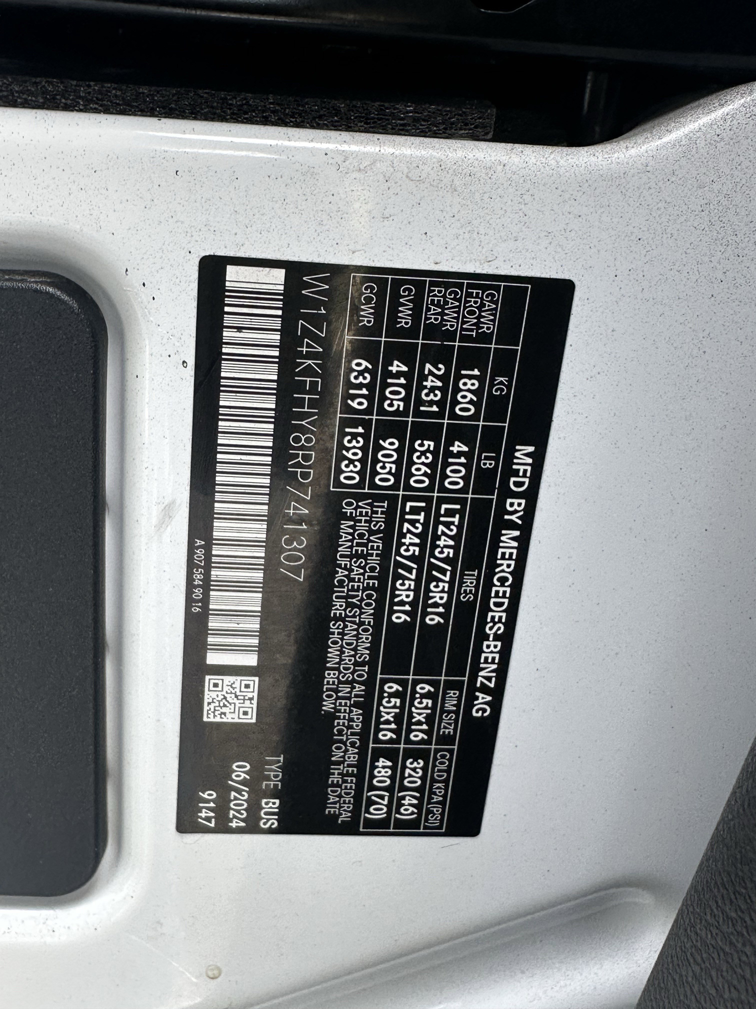 Used 2024 Mercedes-Benz Sprinter 2500 image 34