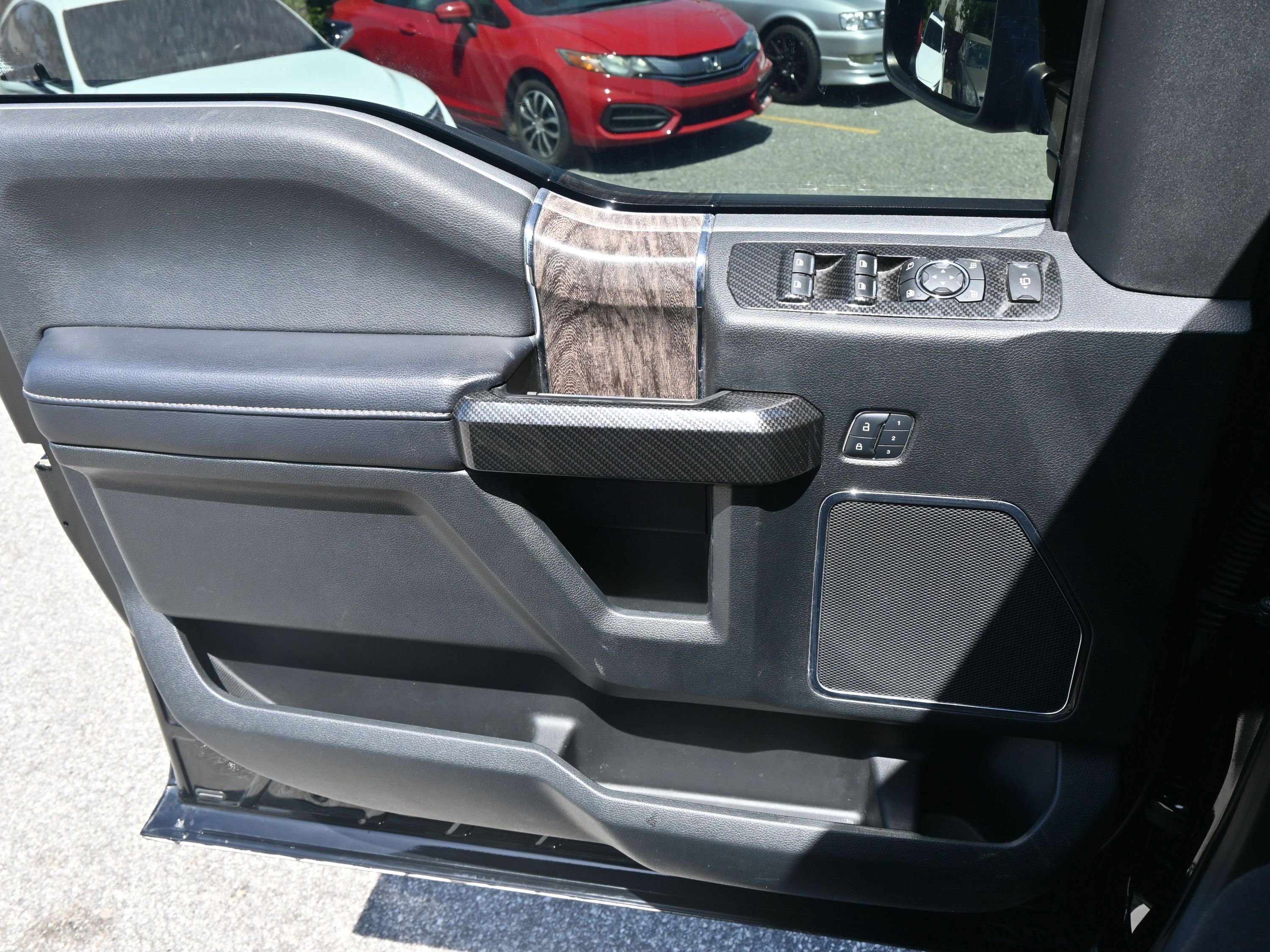 Used 2018 Ford F250 Lariat w/ Lariat Ultimate Package AWD/4WD image 23