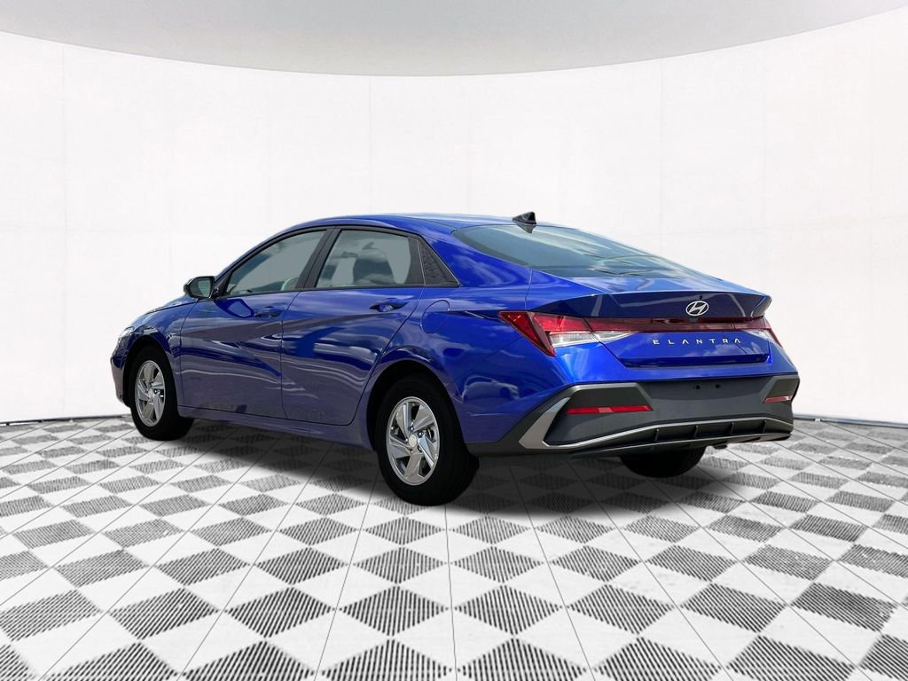 New 2025 Hyundai Elantra SE image 8