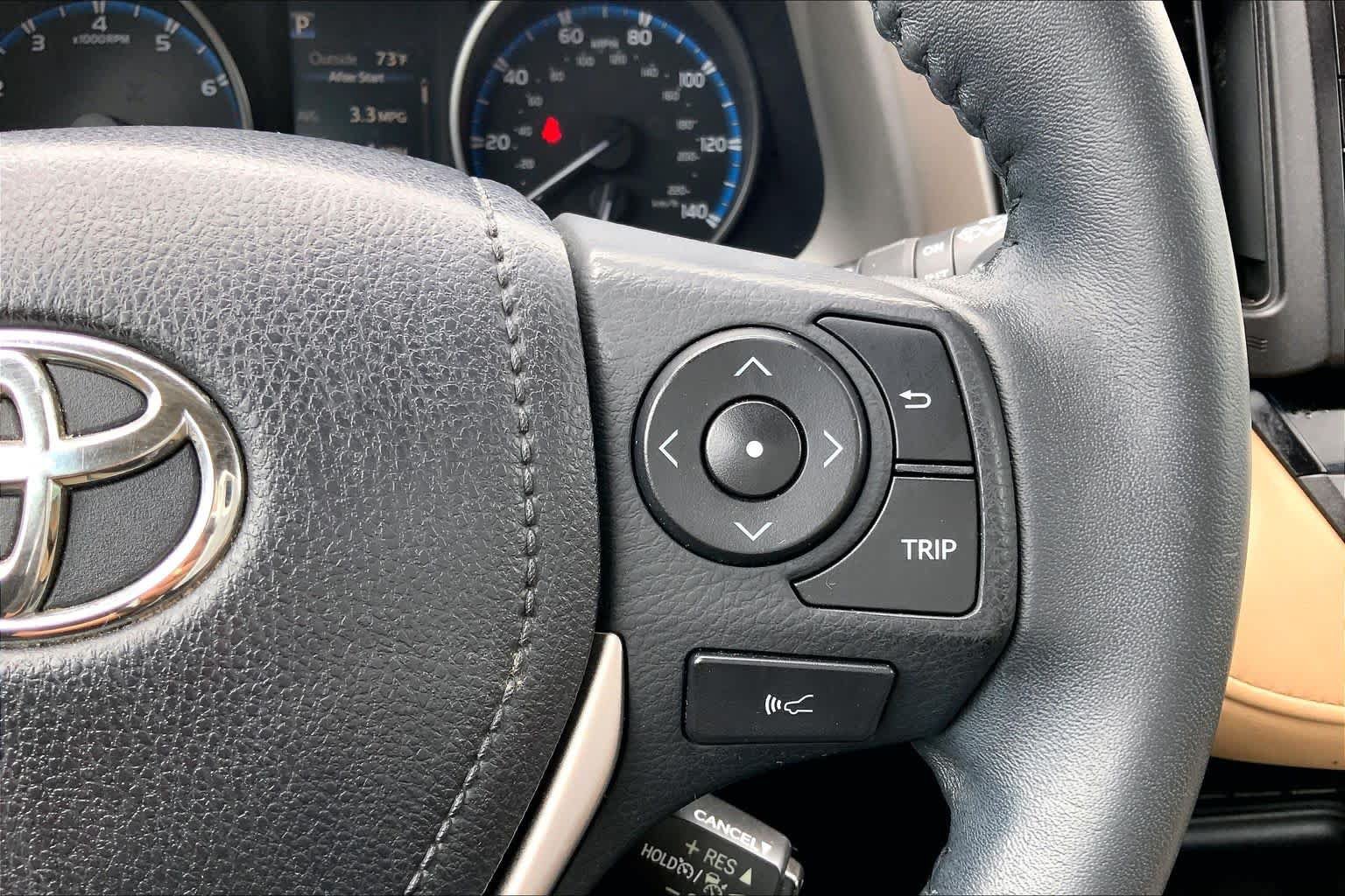 Used 2017 Toyota RAV4 XLE AWD/4WD image 25