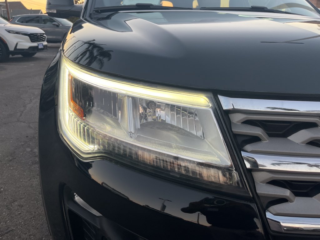 Used 2018 Ford Explorer XLT w/ Equipment Group 202A AWD/4WD image 37