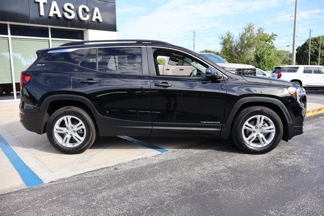 Used 2022 GMC Terrain SLE w/ Driver Convenience Package FWD image 9