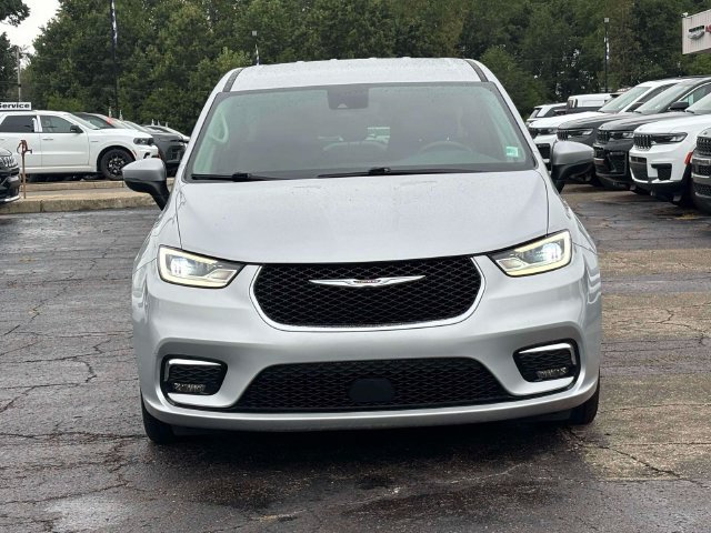Used 2023 Chrysler Pacifica Touring-L FWD image 33