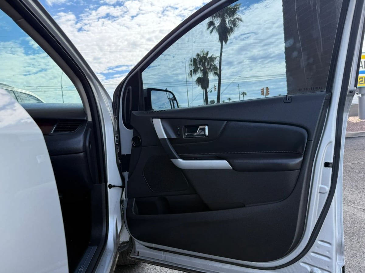 Used 2013 Ford Edge Limited FWD image 32