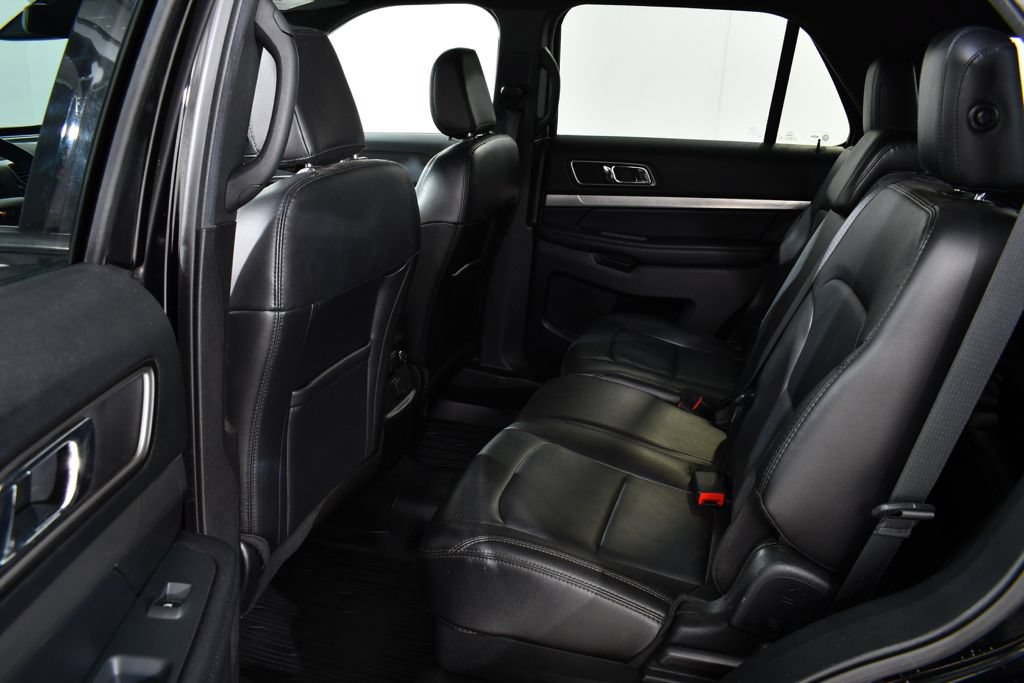 Used 2018 Ford Explorer XLT w/ Equipment Group 202A AWD/4WD image 16