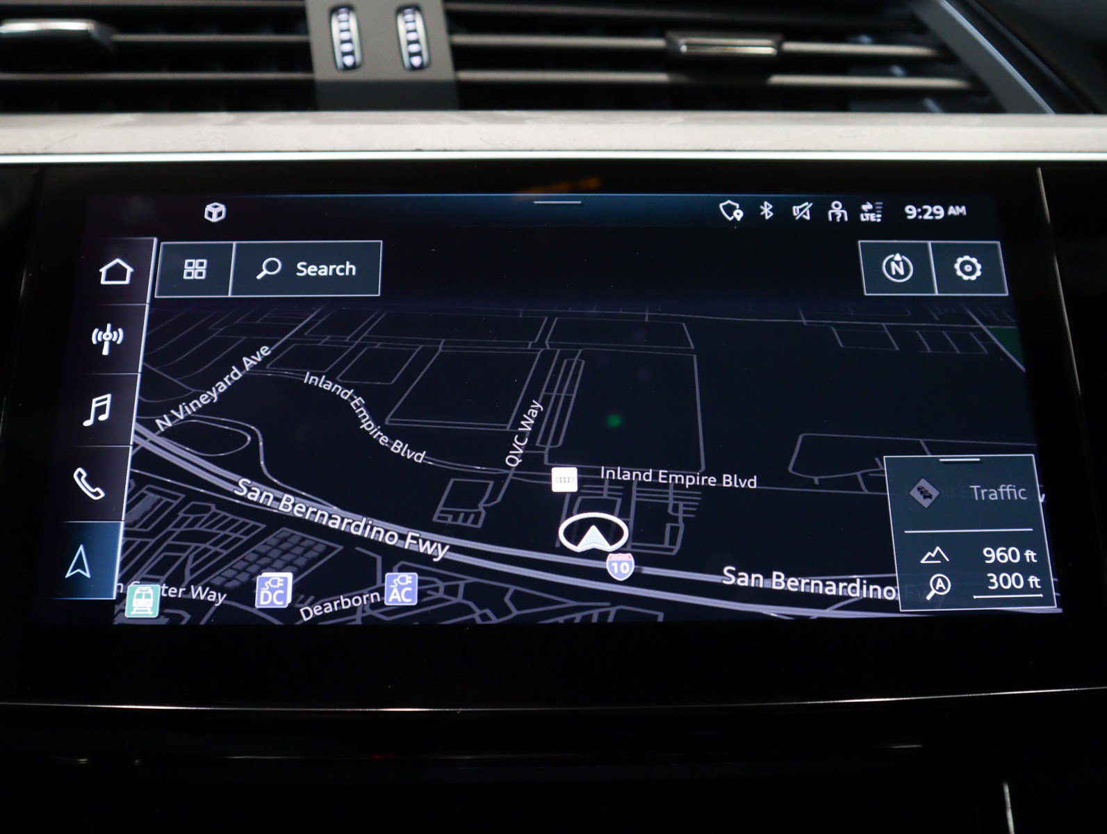 Used 2024 Audi Q8 e-tron Premium Plus image 25