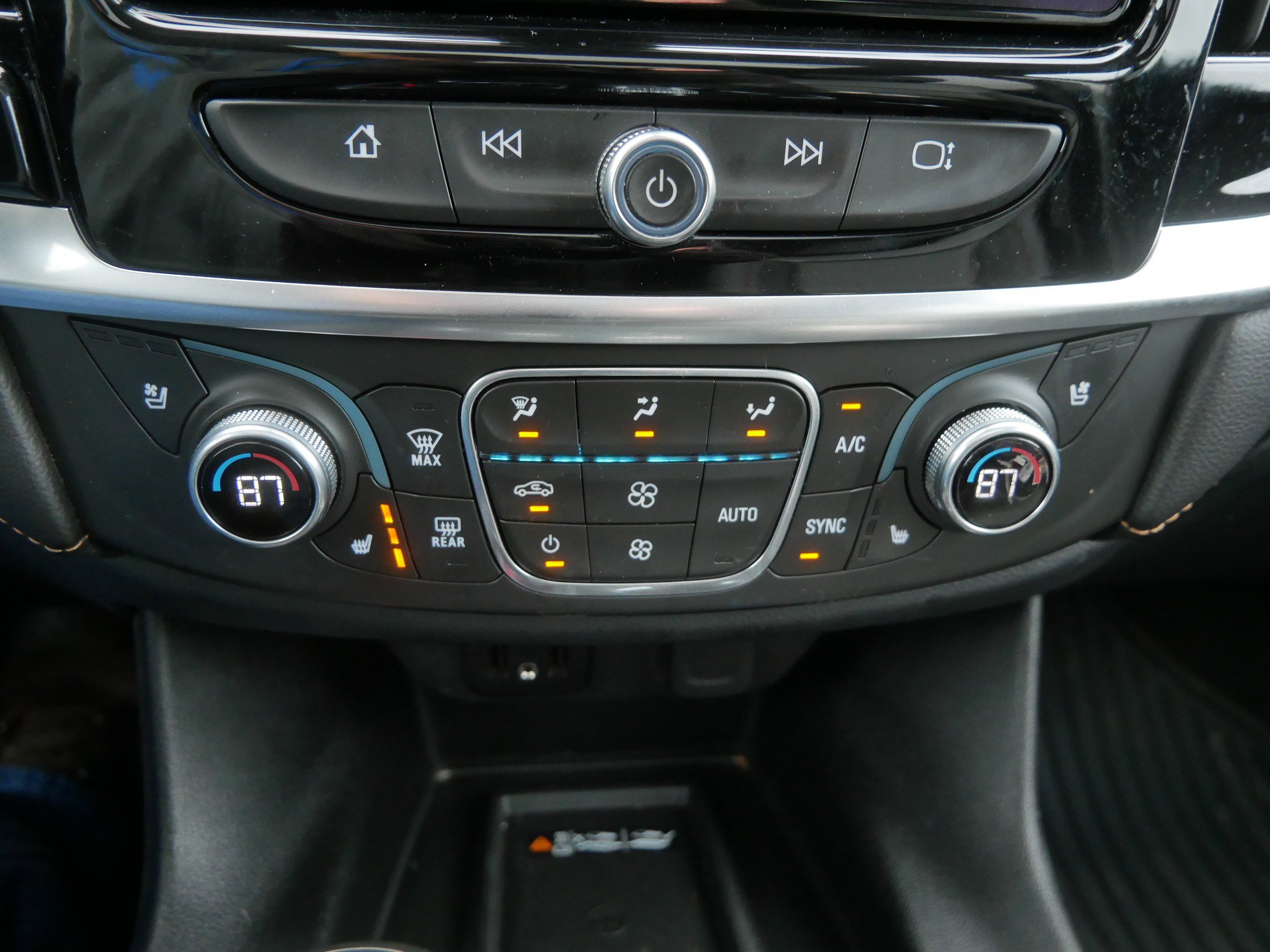 Used 2019 Chevrolet Traverse Premier AWD/4WD image 36