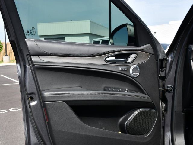 Used 2022 Alfa Romeo Stelvio Ti image 17