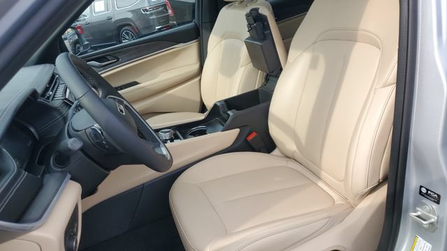 Certified 2024 Jeep Grand Cherokee Limited w/ Black Appearance Package AWD/4WD image 21