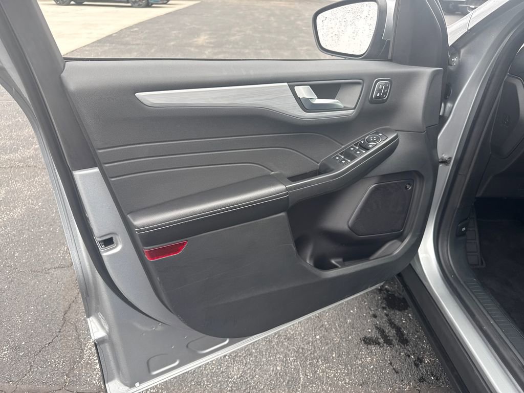 Used 2024 Ford Escape Platinum w/ Premium Technology Package image 28