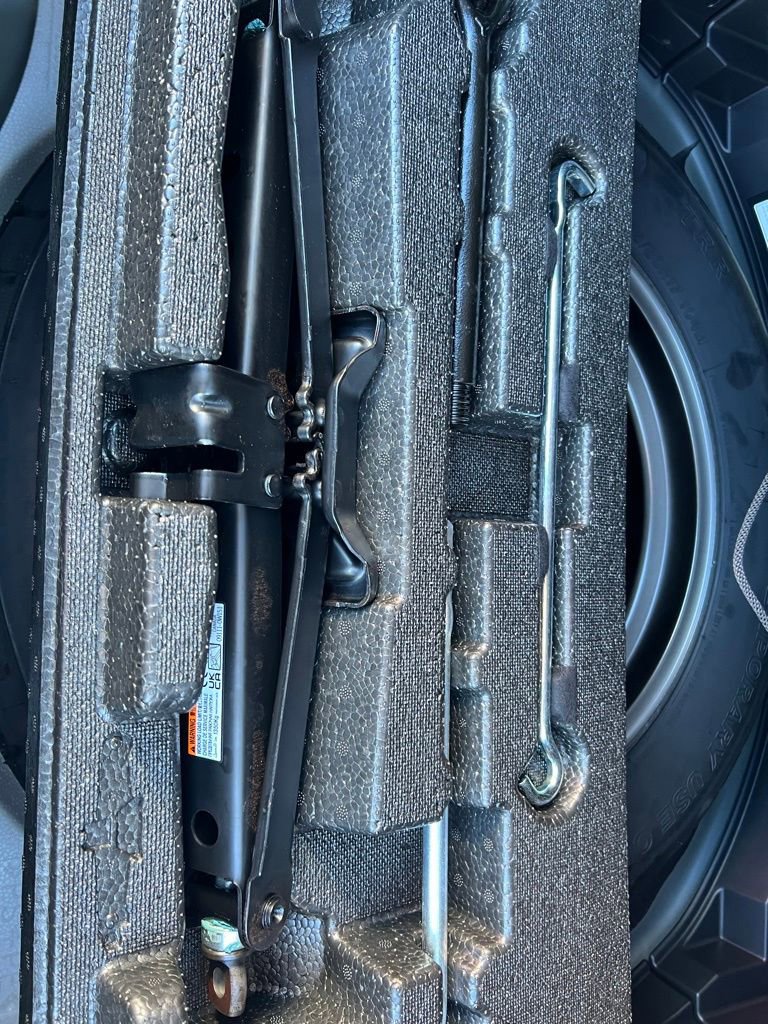 Used 2023 Toyota Venza Limited image 20