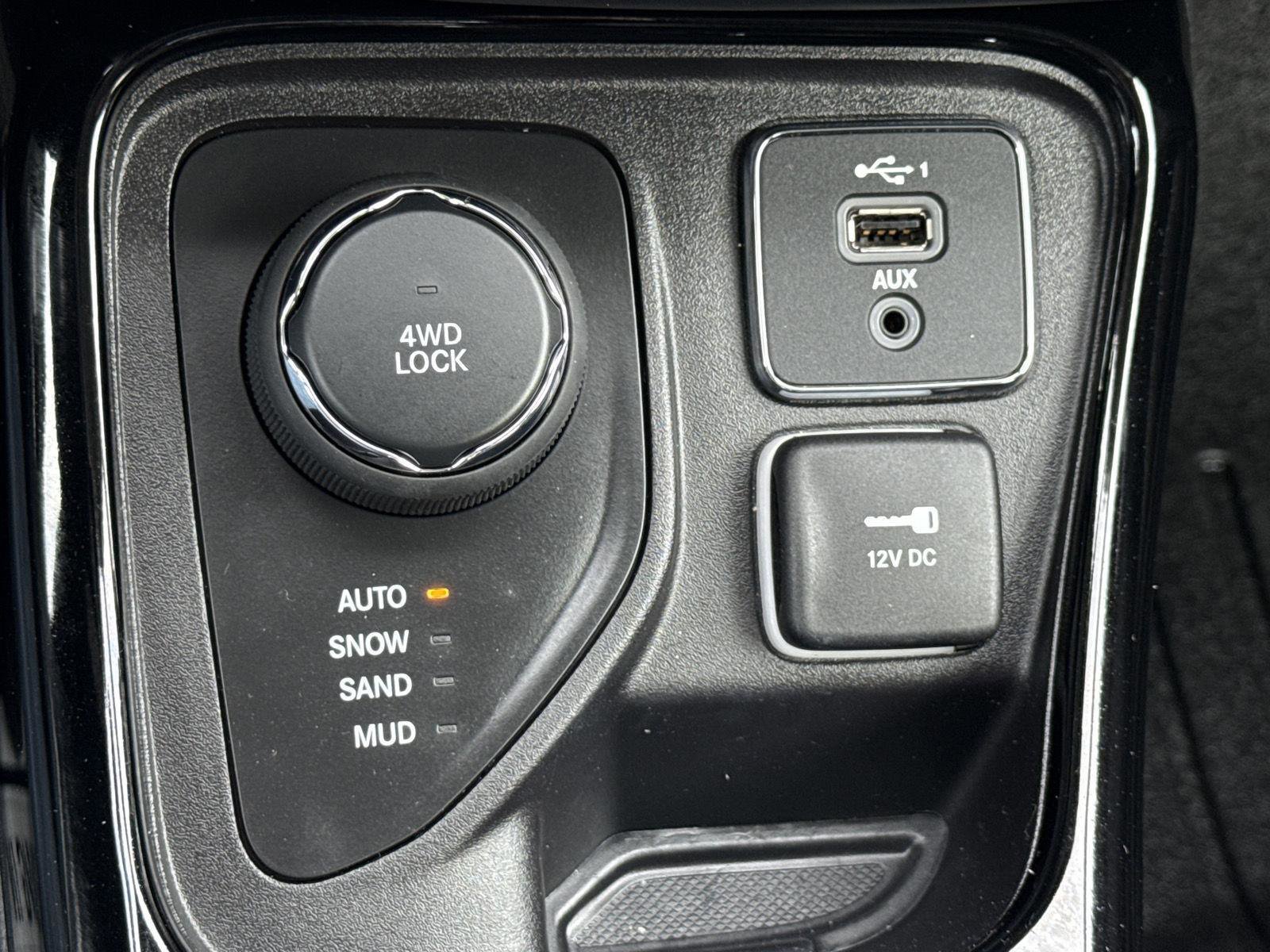 Used 2020 Jeep Compass Limited image 21